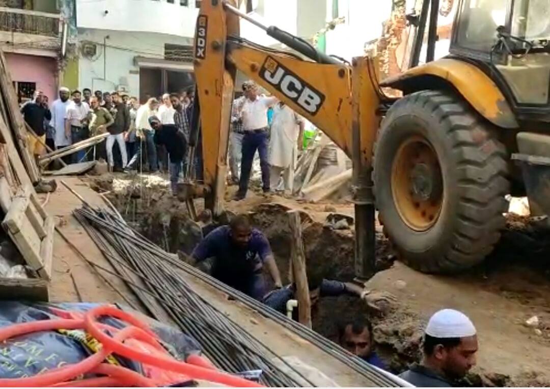 A laborer died in an accident during excavation in Godhra Panchmahal News: ગોધરામાં ખોદકામ દરમિયાન માટી ધસી પડતા 3 શ્રમિકો દટાયા, એકનું મોત, બેની હાલત ગંભીર