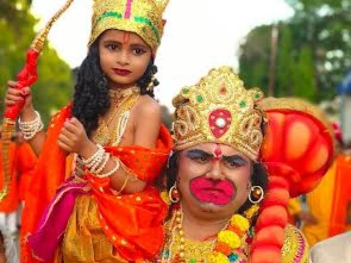 इस रैली में 80 हजार से ज्यादा श्रद्धालु पूरे जिले भर से शामिल हुए. यह पहली बार है जब रामनवमी के मौके पर इस तरह की भव्य शोभायात्रा पूरे जगदलपुर शहर में निकाली गई.