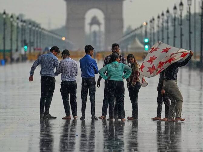 Learn Punjabi - Punjabi has words for different types of rainfall : ਤਰੌਂਕਾ  Taraunka - Drizzle ਵਾਛੜ Vaashad - Downpour ਝੰਬ Jhamb - rain falling aslant  due to wind ਝਾਂਜਾ Jhaanja 