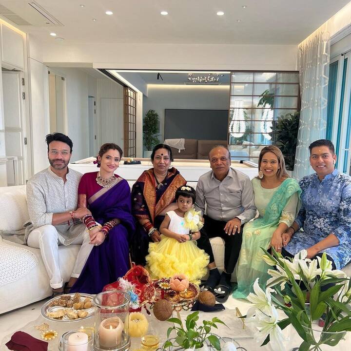 अंकिता और विक्की अक्सर अपने परिवार के साथ घर की तसवीरें फैंस के साथ शेयर करते रहते हैं.