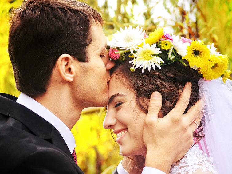 what does forehead kiss mean actually you know that Forehead Kiss ਦਾ ਅਸਲ ਮਤਲਬ ਪਤਾ? ਕੀ ਤੁਸੀ ਵੀ ਅਜੇ ਤੱਕ ਗ਼ਲਤ ਤਾਂ ਨਹੀਂ ਸਮਝਦੇ ਰਹੇ