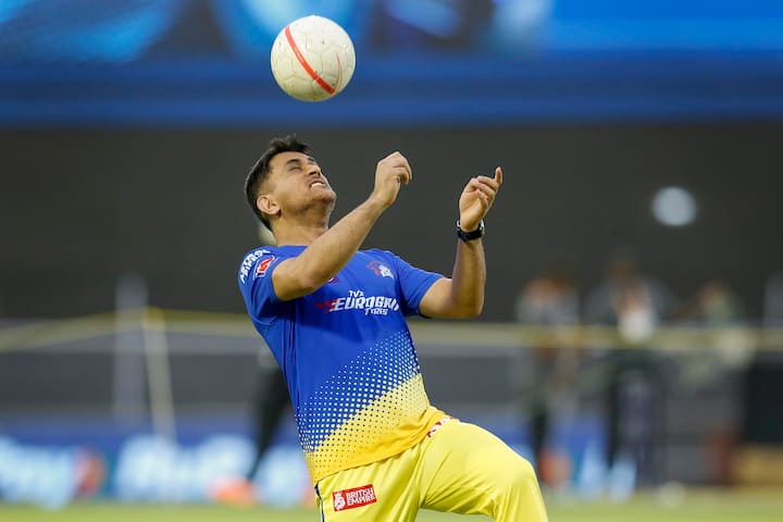 41-year-old CSK legend MS Dhoni is not on the peak of his form but he continues to lead 4-time IPL winners in the Indian Premier League (IPL).