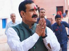 पंडित प्रदीप मिश्रा से मिलेंगे गृहमंत्री नरोत्तम मिश्रा, राजनीतिक गलियारों में हलचल तेज