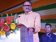 डिप्टी सीएम ब्रजेश पाठक का एक्शन, गोंडा में दो चिकित्साधिकारी और अलीगढ़ में एक डॉक्टर बर्खास्त