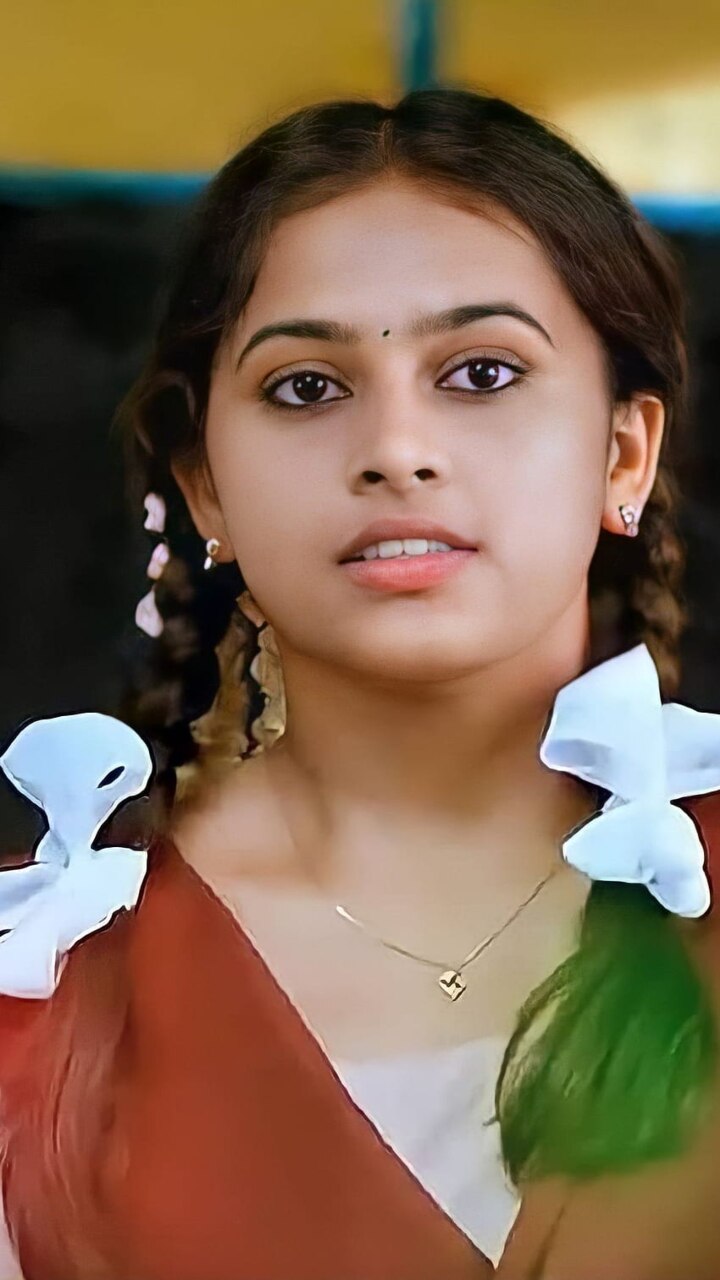 தமிழில் 'வருத்தப்படாத வாலிபர் சங்கம்' திரைப்படம் மூலம் அறிமுகமானார்