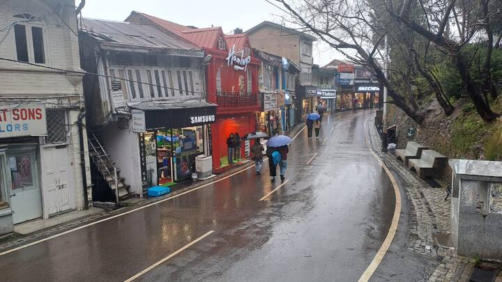 इसके अलावा भी मौसम हो रही बर्फबारी और बारिश की वजह से किसान-बागवानों को भी परेशानी का सामना करना पड़ रहा है. प्रदेश में तापमान में भी गिरावट दर्ज की गई है. मौसम विज्ञान केंद्र की मानें तो अप्रैल के पहले हफ्ते में मौसम खराब बने रहने का अनुमान है.