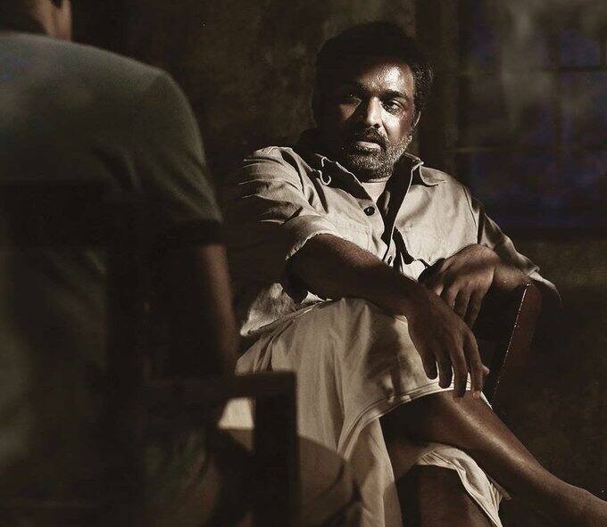 விடுதலை முதல் பாகத்தில் விஜய் சேதுபதிக்கு குறைவான காட்சிகள் இருந்தாலும், தனது ஸ்க்ரீன் பிரசன்ஸால் அனைவரையும் திருப்தி அடைய செய்துள்ளார்.  அடுத்த பாகத்தில், வாத்தியாரின் எழுச்சி உதயமாகும்.