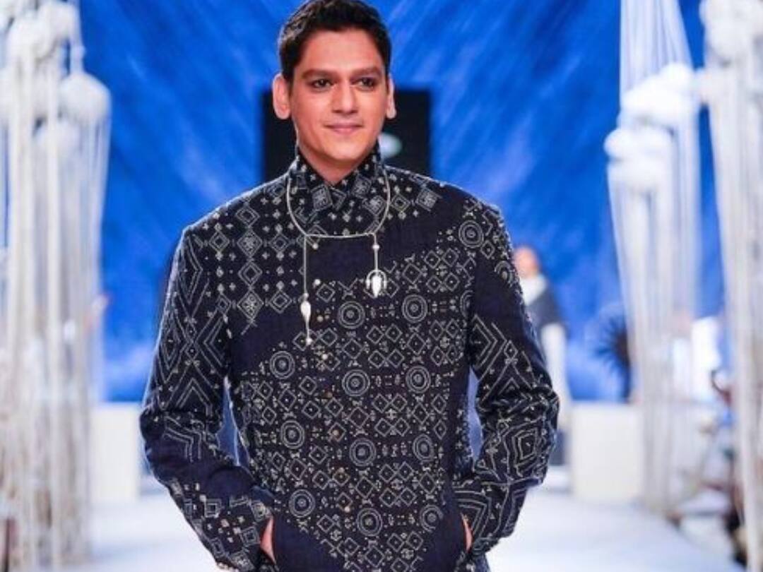 Vijay Varma Celebrates His ‘Style Icon Award’ Win In A Very Different Way; See Vijay Varma Celebrates His ‘Style Icon Award’ Win In A Very Different Way; See