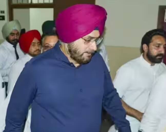 navjot-singh-sidhu-walk-out-from-jail-will-meet-congress-priyanka-gandhi Navjot Singh Sidhu:  ਜੇਲ੍ਹ ਤੋਂ ਰਿਹਾਅ ਹੋਏ ਕਾਂਗਰਸੀ ਆਗੂ ਨਵਜੋਤ ਸਿੱਧੂ, ਪ੍ਰਿਅੰਕਾ ਗਾਂਧੀ ਨਾਲ ਕਰਨਗੇ ਮੁਲਾਕਾਤ