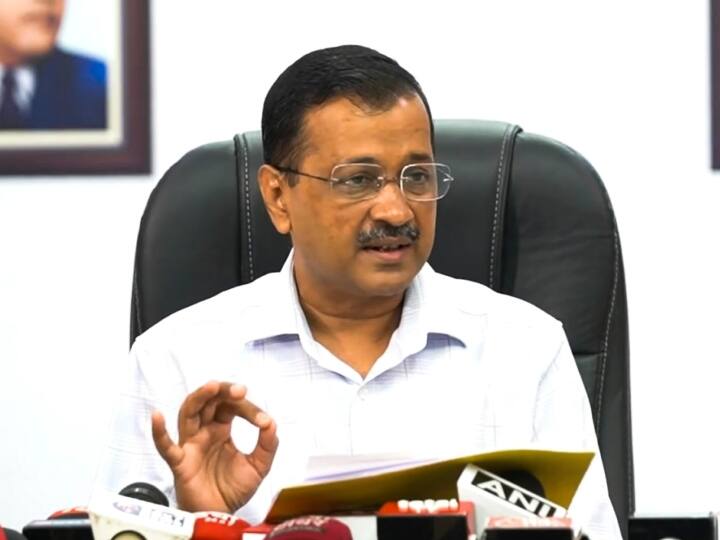 CM Arvind Kejriwal Attacks On Prime Minister Narendra Modi Said Can not we see PM degree Delhi: पीएम की डिग्री को लेकर फिर बोले CM केजरीवाल- 'PM पढ़े-लिखे नहीं होंगे तो अफसर गुमराह कर देंगे'