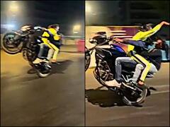 दो लड़कियों के बीच बैठा एक लड़का, तीनों चलती बाइक पर करने लगे खतरनाक स्टंट, Video वायरल