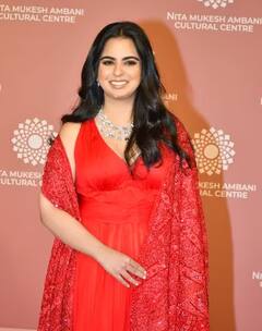 NMACC ની લોન્ચ ઇવેન્ટમાં પહોંચી ઇશા અંબાણી, સુંદરતામાં બોલિવૂડ એક્ટ્રેસને આપે છે ટક્કર