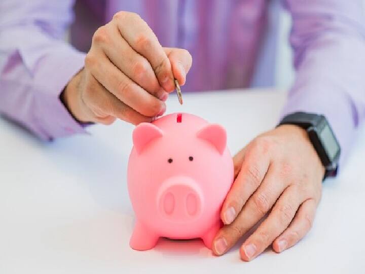 Financial Mistakes: ऐसे में हम आपको अप्रैल फूल डे के मौके पर हम आपको सेविंग और निवेश करते वक्त कॉमन गलतियों के बारे में बताने वाले हैं जिससे हर व्यक्ति को बचना चाहिए. वरना आपको भी इस वित्तीय मूर्खता के कारण बाद में बड़ा नुकसान उठाना पड़ सकता है.