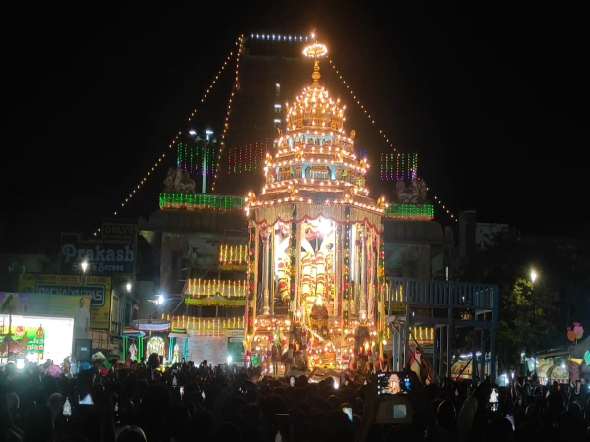 மகிழ்ச்சியுடன் குவிந்த மக்கள் வெள்ளம்.. ஏலவார்க்குழலி அம்மனுடன், ஏகாம்பரநாத உற்சவர் 4 ராஜ வீதி உலா..