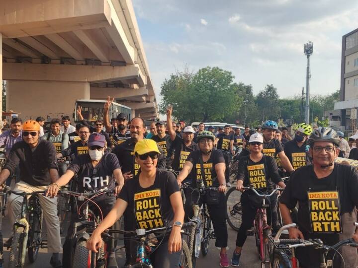 Doctor who opposing Rajasthan Right to Health Bill organized a Cycle Rally in Black Dress in Kota ANN Doctor Against RTH: काले कपड़े पहनकर डॉक्टरों ने कोटा शहर में चलाई साइकिल, राइट टू हेल्थ बिल का किया विरोध