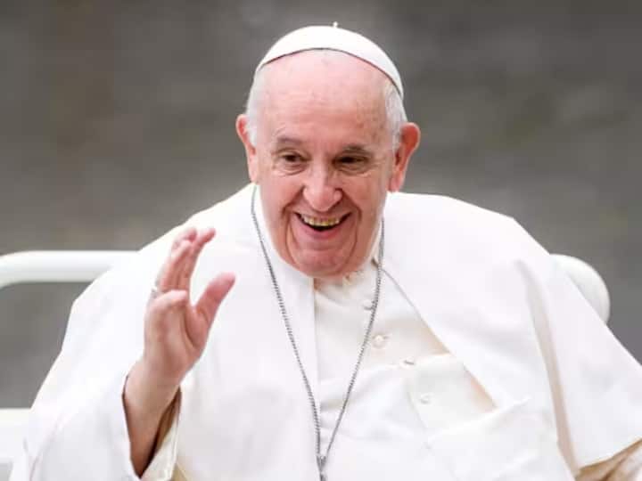 Pope Francis discharged from Rome hospital, he saud I am still alive you know Pope Francis: पोप फ्रांसिस को रोम के अस्पताल से मिली छुट्टी, बोले- 'मैं अभी जिंदा हूं'