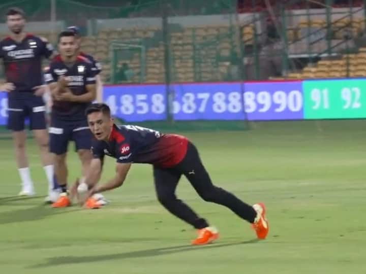 IPL 2023: Sunil Chhetri Joins RCB's Training Session, Takes A Breathtaking Catch. WATCH IPL 2023: Sunil Chhetri Joins RCB's Training Session, Takes A Breathtaking Catch. WATCH