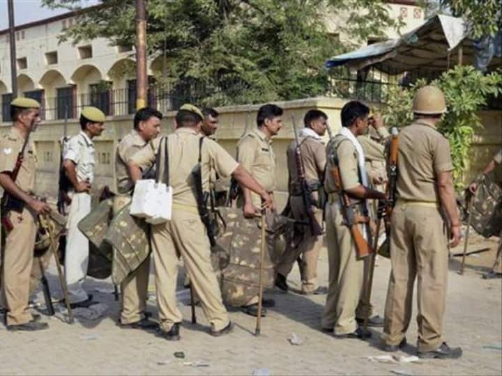 UP: 4 Arrested For Hoisting Saffron Flags By Mosque During Ram Navami Procession In Mathura 4 Arrested For Hoisting Saffron Flags By Mosque During Ram Navami Procession In UP's Mathura