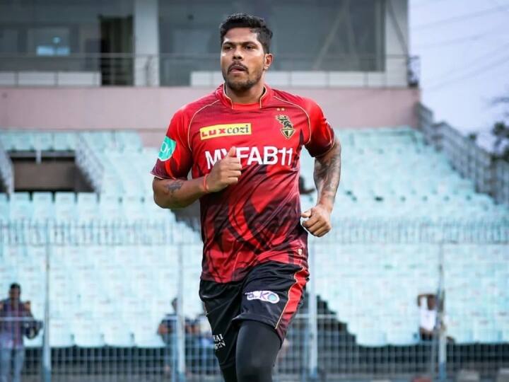 भारतीय तेज़ गेंदबाज़ उमेश यादव अब तक टीम इंडिया के लिए कुल 56 टेस्ट, 75 वनडे और 9 टी20 इंटरनेशनल मैच खेल चुके हैं. वनडे और टेस्ट क्रिकेट में टीम इंडिया का अहम हिस्सा रहने वाले उमेश यादव ने पहली बार 20 साल की उम्र में लेदर बॉल पकड़ी थी.