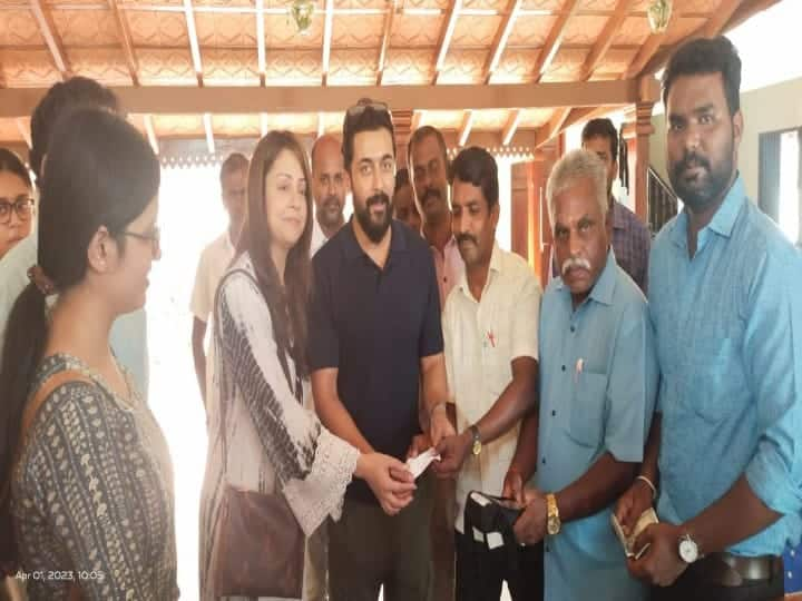 Actor Suriya visited the Keezhadi Museum with his family TNN Actor surya: கீழடி அருங்காட்சியத்தை  குடும்பத்தினருடன் பார்வையிட்ட நடிகர் சூர்யா