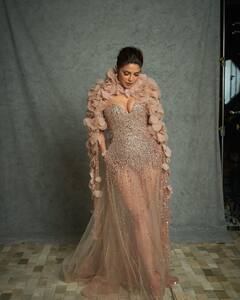 Priyanka-Nick Photos: નીતા અંબાણીની ઈવેન્ટમાં પતિ નિક સાથે શિમરી ટ્રાન્સપરન્ટ ગાઉનમાં પહોંચી પ્રિયંકા ચોપરા, જુઓ તસવીરો