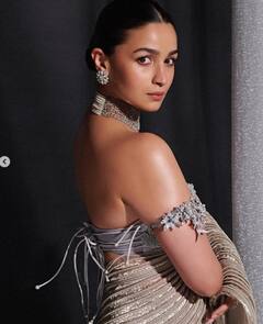 ਸਿਲਵਰ ਮੈਟਲਿਕ ਸਾੜ੍ਹੀ 'ਚ ਆਲੀਆ ਭੱਟ ਨੇ ਬਿਖੇਰੀਆਂ ਆਪਣੀਆਂ ਦਿਲਕਸ਼ ਅਦਾਵਾਂ, ਦੇਖੋ ਤਸਵੀਰਾਂ