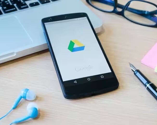 Google is rolling out this important search feature for Drive Google Drive માંથી મિનિટોમાં સર્ચ કરી શકશો કોઇ પણ ફોલ્ડર અને ફાઇલ, રોલઆઉટ થયું આ નવું ફીચર