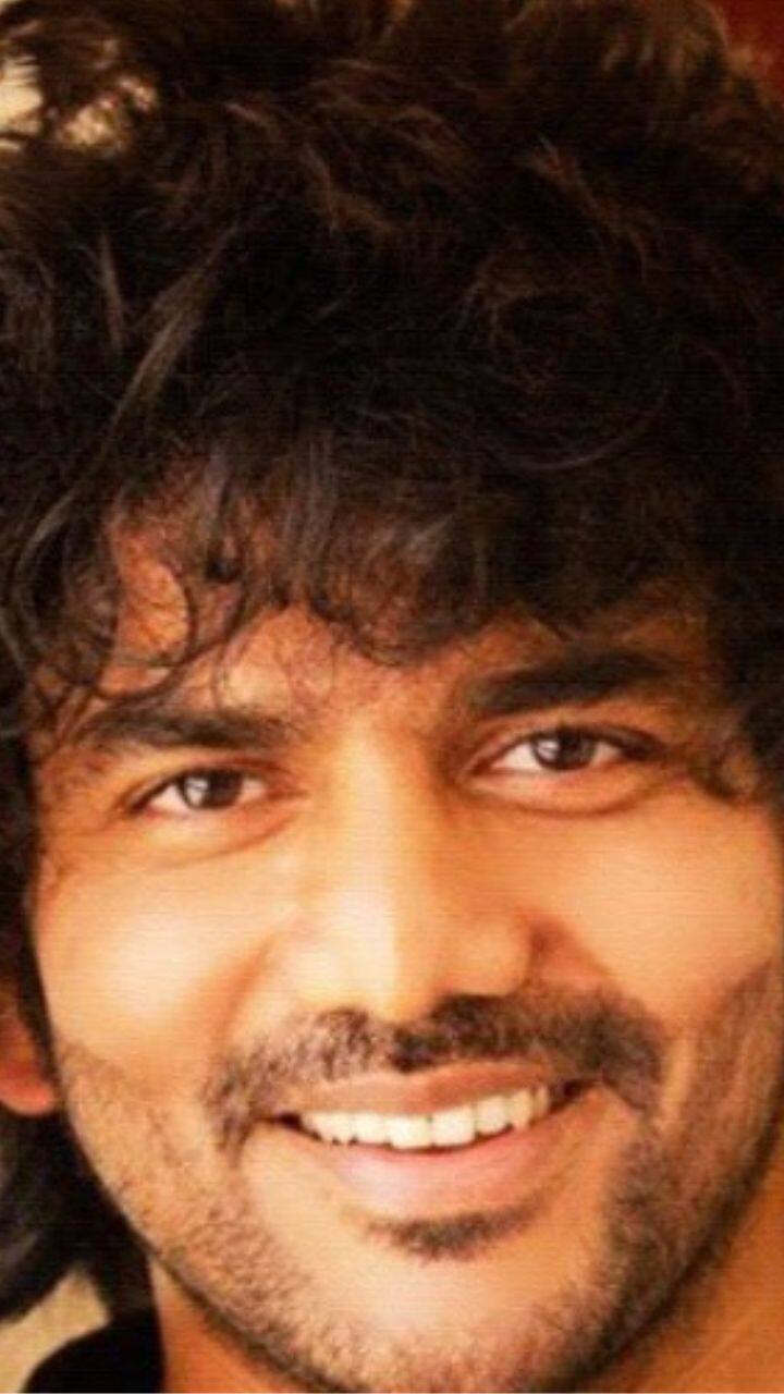 டாடா படத்தில் நடிப்பதற்கான வாய்ப்புகளை பயன்படுத்தி நன்றாகவே ஸ்கோர் செய்கிறார், கவின். குறிப்பாக பாசப்போராட்ட காட்சிகளிலும், க்ளைமேக்ஸில் வாயில் கைவைத்து அழும் காட்சிகளின் ரசிகர்களின் கண்களையும் நனையவைத்து விடுகிறார்.