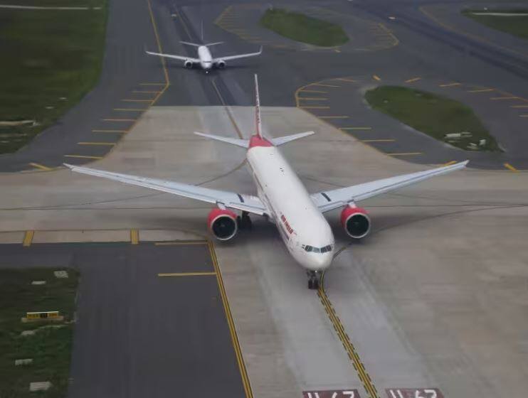 delhi airport full emergency declared after dubai bound fedex aircraft suffers bird hit Delhi Airport: ਦਿੱਲੀ ਏਅਰਪੋਰਟ 'ਤੇ ਪੂਰੀ ਐਮਰਜੈਂਸੀ ਦਾ ਐਲਾਨ, ਜਾਣੋ ਕੀ ਹੈ ਕਾਰਨ?