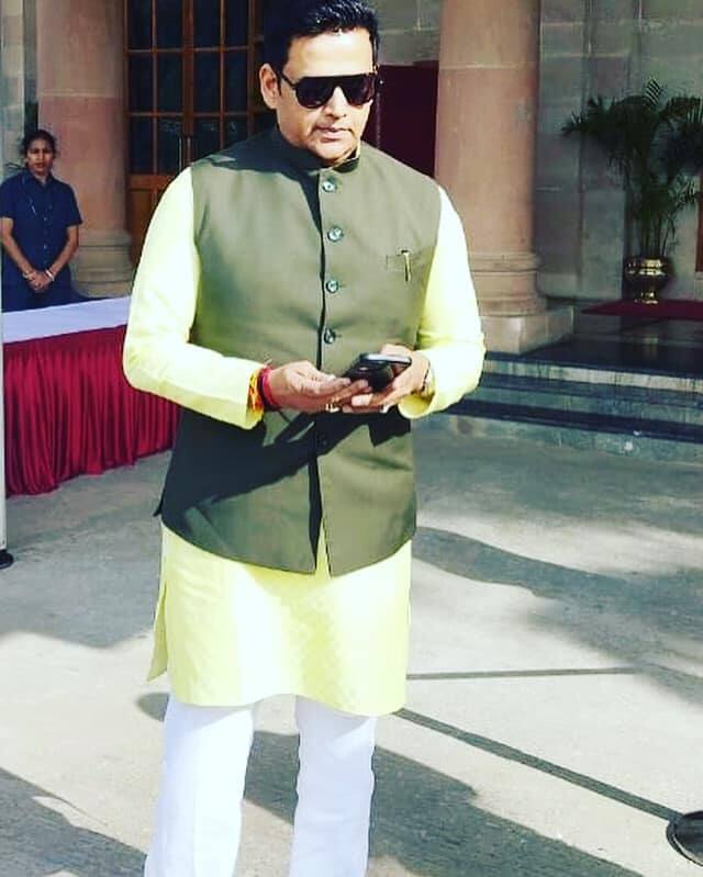 शादीशुदा होने के बाद भी रवि किशन की भोजपुरी सिनेमा में प्लेबॉय की इमेज बनी रही है. एक्टर का नाम टॉप हीरोइनों के साथ जुड़ा है.