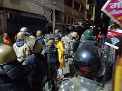 Jamshedpur News: रामनवमी विसर्जन जुलूस पर प्रतिबंध लगाए जाने के बाद जुगसलाई में पथराव, तस्वीरों में देखें हालात