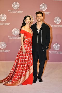 NMACC इवेंट में Hrithik Roshan-Saba Azad के बीच दिखी क्यूट बॉन्डिंग, गर्लफ्रेंड की आंखों में डूबे नजर आए एक्टर