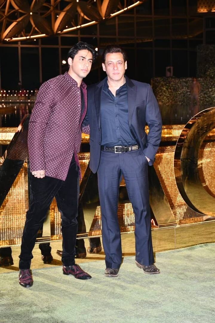 ਅੰਬਾਨੀ ਪਰਿਵਾਰ ਦੇ ਸੱਭਿਆਚਾਰਕ ਕੇਂਦਰ ਦੇ ਉਦਘਾਟਨ ਮੌਕੇ ਬਾਲੀਵੁੱਡ ਤੋਂ ਹਾਲੀਵੁੱਡ ਸਿਤਾਰਿਆਂ ਦਾ ਮੇਲਾ ਦੇਖਣ ਨੂੰ ਮਿਲਿਆ। ਇਸ ਸਮਾਗਮ ਦੀ ਸ਼ੁਰੂਆਤ ਦੌਰਾਨ ਕਈ ਵੱਡੀਆਂ ਹਸਤੀਆਂ ਨਜ਼ਰ ਆਈਆਂ।