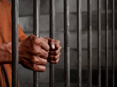 Indian-Origin Man Jailed In UK For Harassing Parents For Money போதை.. பணம் கேட்டு பெற்றோருக்கு தொந்தரவு: பிரிட்டனில் இந்திய வம்சாவளி நபருக்கு சிறை..