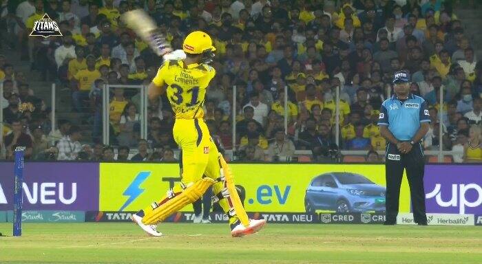 சென்னை அணியில் முதலாவதாக களம் இறங்கிய டெவோன் கான்வே சொர்ப்ப ரன்களில் ஆட்டம் இழக்க ருத்துராஜின் தாண்டவத்தால், சென்னை அணி 20 ஓவர்களில் 7 விக்கெட்டுகள் இழப்பிற்கு 178 ரன்கள் எடுத்தது.