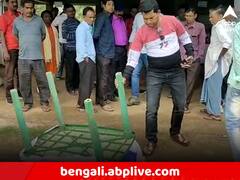 'টেবিল উল্টে বিদ্যুৎ কর্মীদের ধমক', তৃণমূল সরকারের দুয়ারে সরকার ক্যাম্পেই চড়াও শাসক নেতা