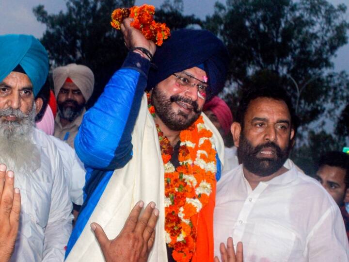 Navjot Singh Sidhu attack BJP over disqualification of Rahul Gandhi from Lok Sabha Navjot Singh Sidhu: 'राहुल गांधी नाम की क्रांति सरकार को हिला देगी', जेल से बाहर आते ही बीजेपी पर बरसे नवजोत सिंह सिद्धू