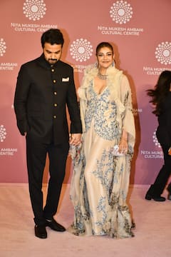 NMACC के लॉन्च इवेंट में काजल अग्रवाल ने ली पति के साथ एंट्री, डीपनेक को-ऑर्ड सेट मेंजमकर फ्लॉन्ट की क्लीवेज