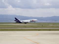 Emergency At Airport: విమానం టేకాఫ్‌ కాగానే ఢీకొట్టిన పక్షి, ఎయిర్‌పోర్ట్‌లో ఎమర్జెన్సీ