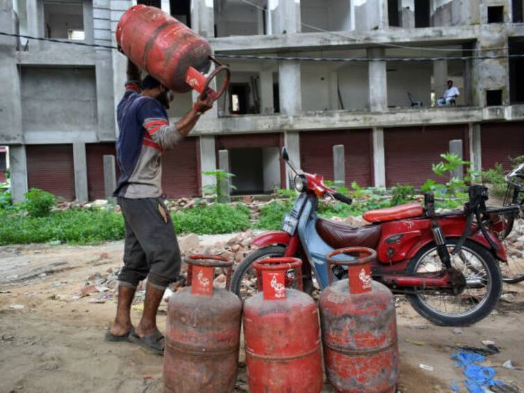 19 Kg Commercial LPG Cylinder's Price Reduced By Rs 91.50, To Be Sold At Rs 2,028 In Delhi 19 Kg Commercial LPG Cylinder's Price Reduced By Rs 91.50, To Be Sold At Rs 2,028 In Delhi