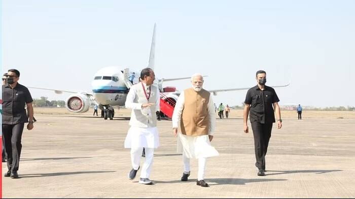 PM Narendra Modi Bhopal Visit Live Primer Minister Modi Flag Off Vande Bharat Express Today PM Modi Bhopal Visit Live: ભોપાલ પહોંચ્યા PM મોદી, CMએ હાથ જોડી કર્યાં પ્રણામ, કહ્યું, પ્રદેશમાં સૌભાગ્યનો સૂર્યોદય