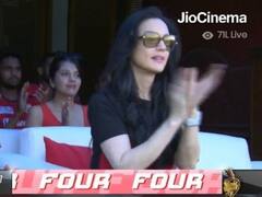 मोहाली में अपनी टीम को सपोर्ट करती नजर आईं पंजाब किंग्स की मालकिन प्रीति जिंटा, देखें फोटो