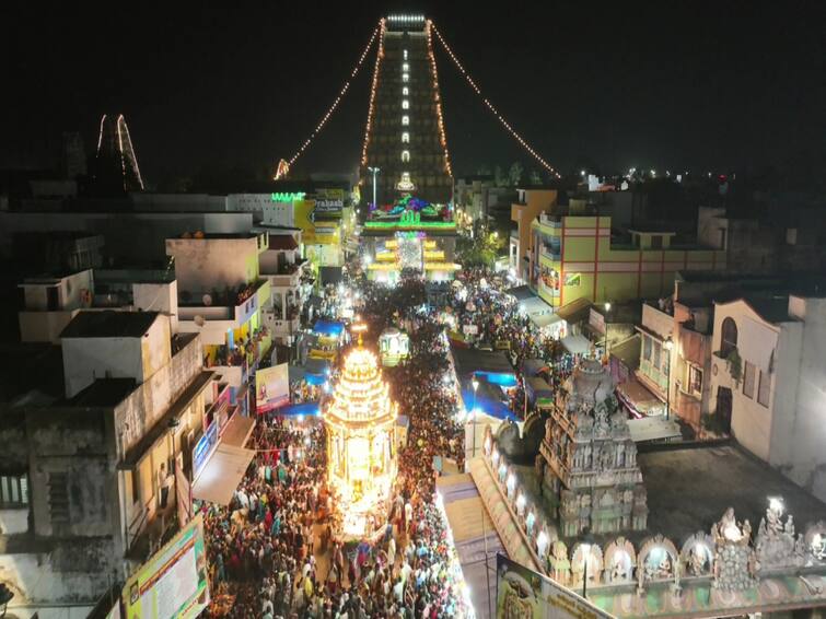 6th day of Panguni Uthra festival at Kanchipuram Ekambaranatha temple Spiritual மகிழ்ச்சியுடன் குவிந்த மக்கள் வெள்ளம்.. ஏலவார்க்குழலி அம்மனுடன், ஏகாம்பரநாத உற்சவர் 4 ராஜ வீதி உலா..
