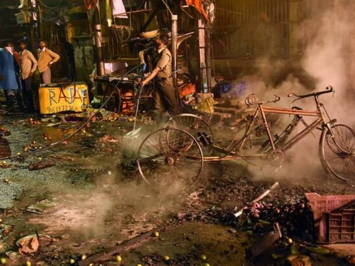 Violence Over Ram Navami: रामनवमी शोभायात्रा पर हावड़ा से गुजरात तक उपद्रव, नहीं थमा बवाल, अगले दिन भी कहीं चले बम तो कहीं पत्थर की बारिश Violence Over Ram Navami Shobha Yatra from Howrah to Gujarat again ruckus on next day bombs and stone thrown Violence Over Ram Navami: रामनवमी शोभायात्रा पर हावड़ा से गुजरात तक उपद्रव, नहीं थमा बवाल, अगले दिन भी कहीं चले बम तो कहीं पत्थर की बारिश