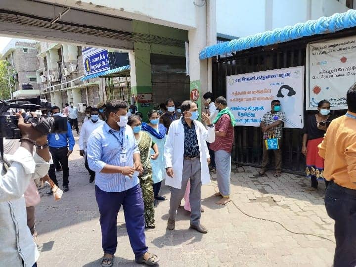 Madurai Government Hospital advises everyone to wear mask through loudspeaker TNN 'எல்லோரும் மாஸ்கோட வாங்க'  மதுரை அரசு மருத்துவமனையில் ஒலிபெருக்கி மூலம் அறிவுறுத்தல்