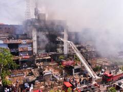 Kanpur Fire: कानपुर में 800 दुकानें जलकर खाक, तस्वीरों में देखिए भीषण आग का कहर, कैसे हुआ रेस्क्यू
