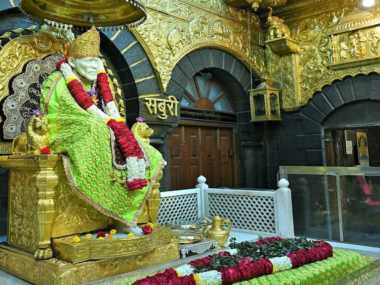 maharashtra ahmednagar news shirdi sai baba temple receives 4 crore donation during Ram Navami utsav Shirdi Sai Baba : साईचरणी भक्ताचं भरभरून दान, रामनवमीनिमित्त तीन दिवसांत चार कोटींचं दान 