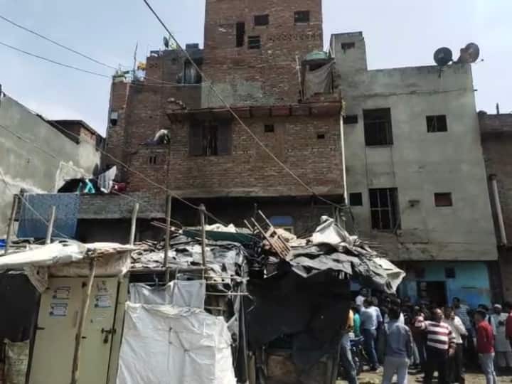 Shastri Park Fire: दिल्ली में मच्छर मारने वाले कॉइल से कैसे भड़की मकान में आग, चश्मदीदों ने बताई खौफनाक हादसे की आंखों-देखी Shastri Park Fire in Delhi eyewitnesses Mosquito Coil burning 6 people died due to suffocation read details ANN Shastri Park Fire: दिल्ली में मच्छर मारने वाले कॉइल से कैसे भड़की मकान में आग, चश्मदीदों ने बताई खौफनाक हादसे की आंखों-देखी