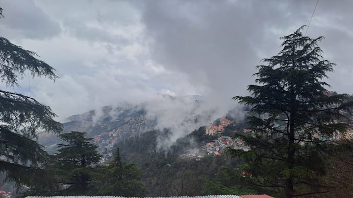 वहीं मौसम विभाग ने आगे बताया कि केलांग में न्यूनतम पारा 2.3 डिग्री सेल्सियस, कुकुमसेरी में न्यूनतम पारा 2.7 डिग्री सेल्सियस, कल्पा में न्यूनतम पारा 3.5 डिग्री सेल्सियस, नारकंडा में न्यूनतम पारा 3.3 डिग्री सेल्सियस, मनाली में न्यूनतम पारा 8.2 डिग्री सेल्सियस, शिमला में न्यूनतम पारा 7.2 डिग्री सेल्सियस, धर्मशाला में न्यूनतम पारा 11.2 डिग्री सेल्सियस दर्ज किया गया.