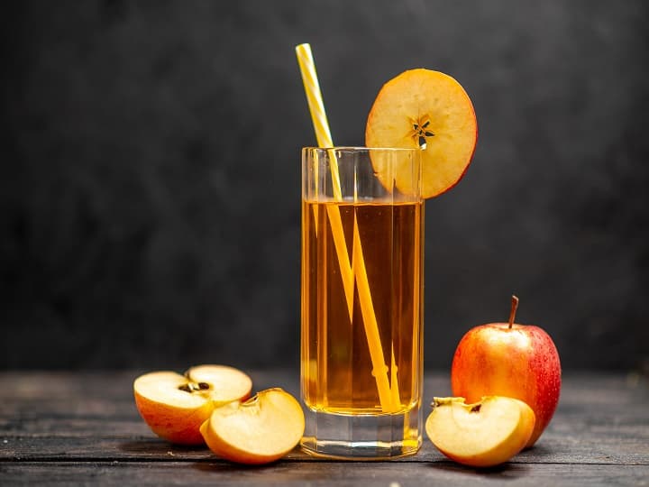 apple juice benefits is very good for the health Apple Juice Benefits: सेब के जूस पीने के 5 फायदे, मगर ये सावधानी जरूर बरतें